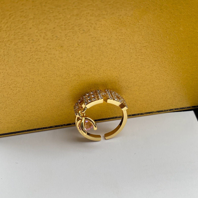 Bracciale con catena dorata e anello