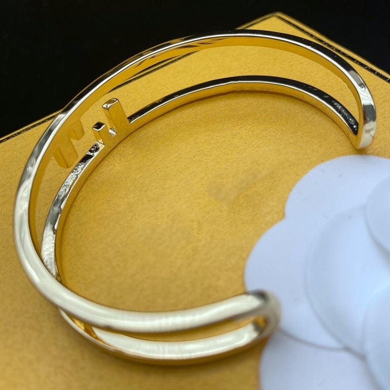 Bracciale a catena con lettere dorate