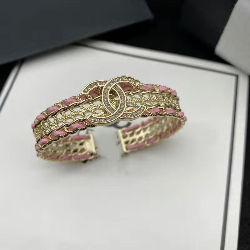 Bracciale con catena con ciondolo dorato