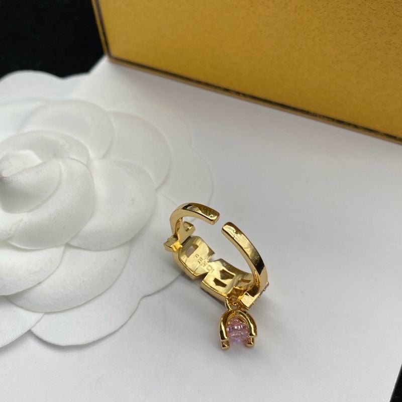 Bracciale con catena dorata e anello