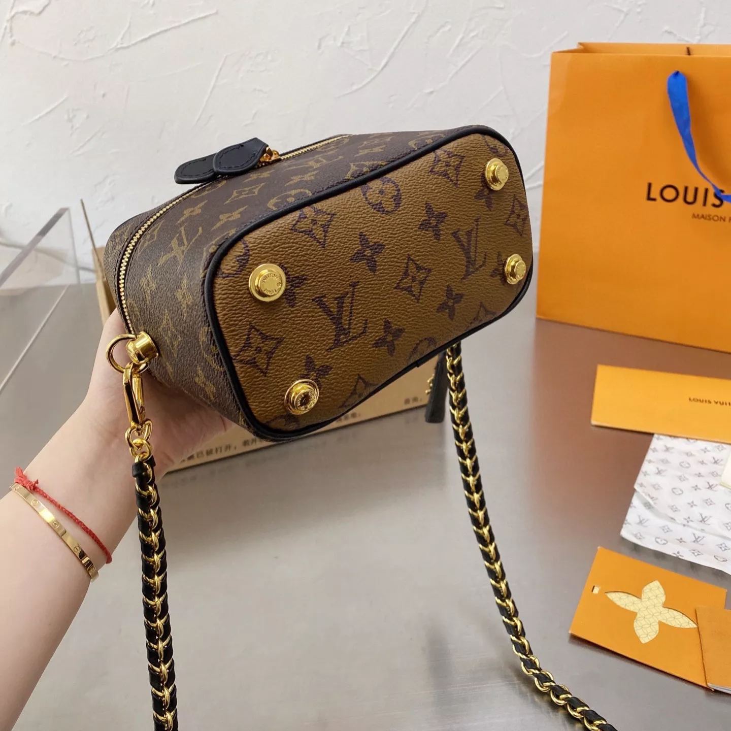 Borsa classica con catena marrone