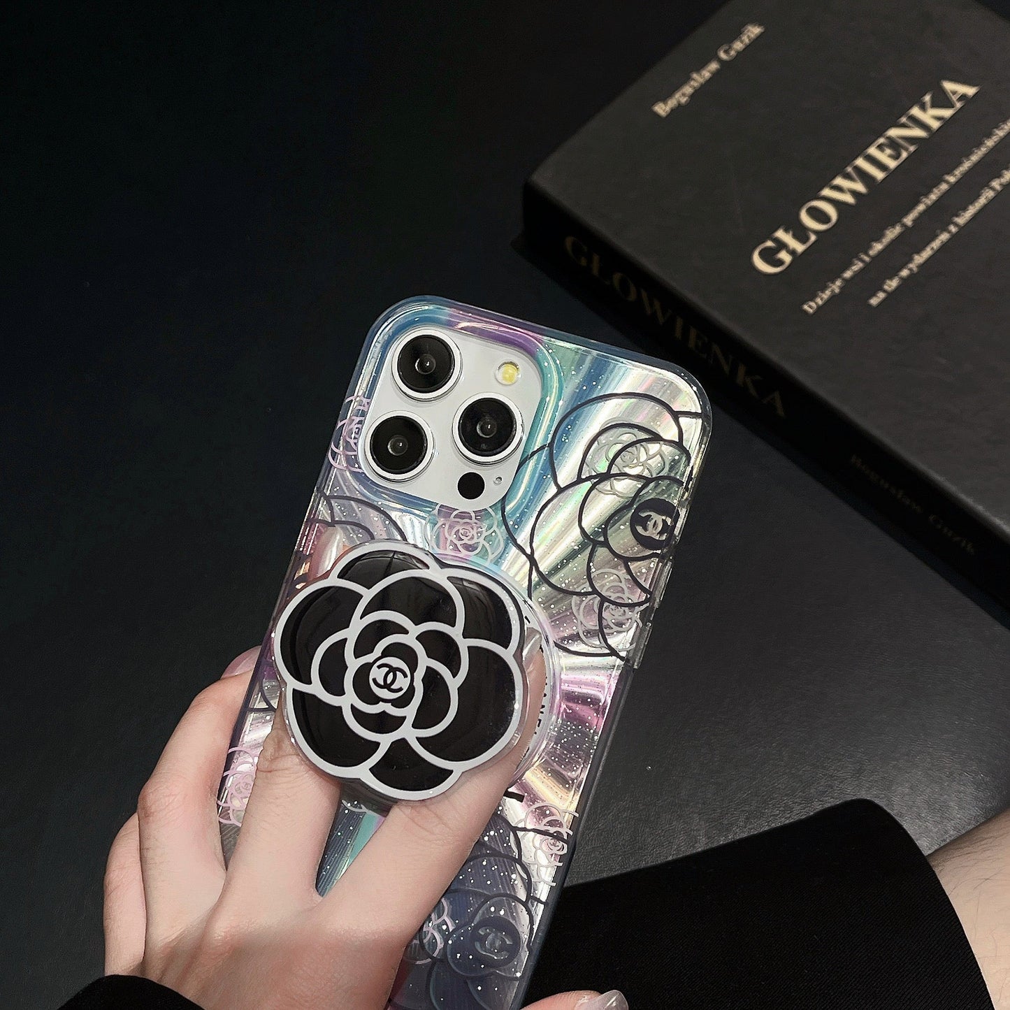 Custodia colorata per iPhone con design MagSafe