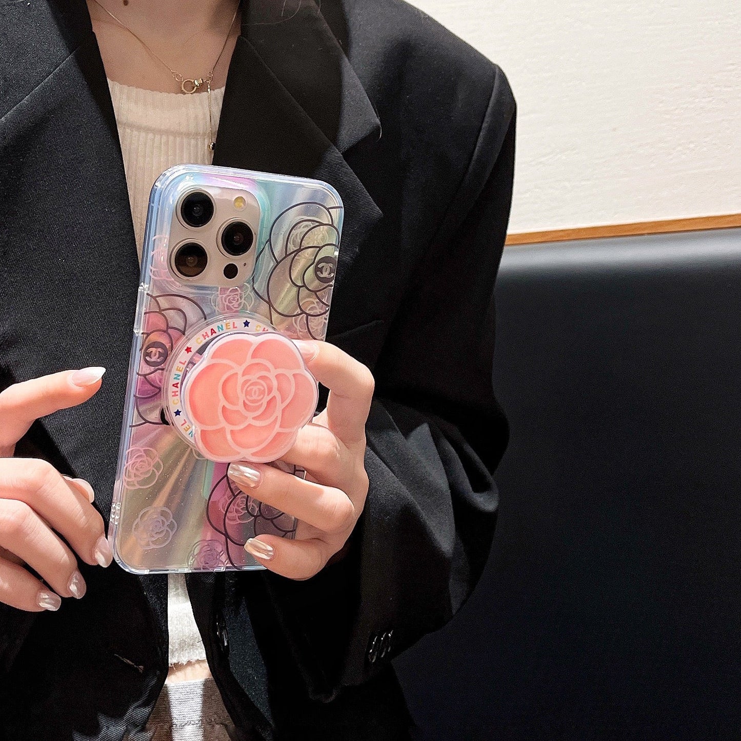 Custodia colorata per iPhone con design MagSafe