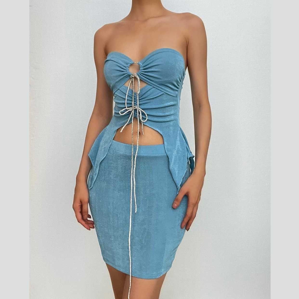 Minigonna con incrocio sul davanti, arricciata, senza schienale e con scollo all'americana