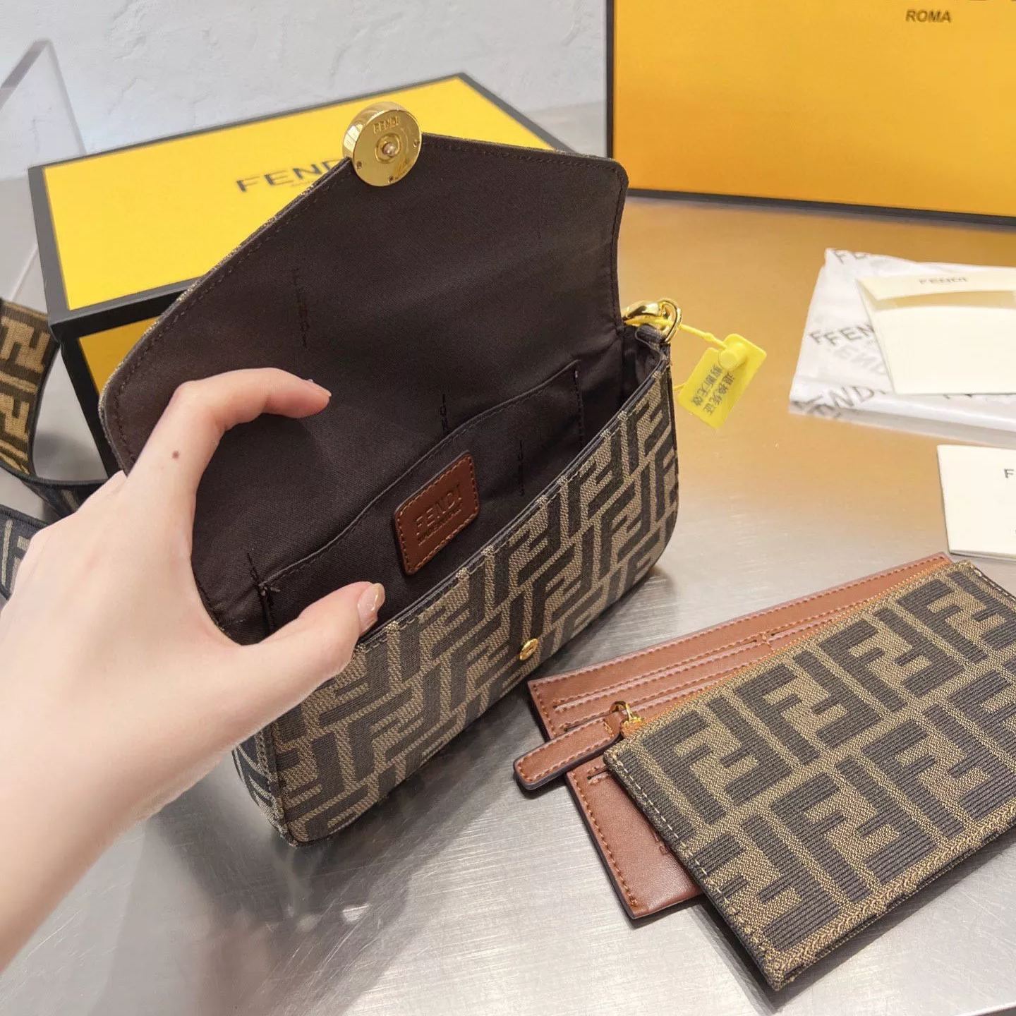 Borsa 3 in 1 versatile e alla moda con monogramma