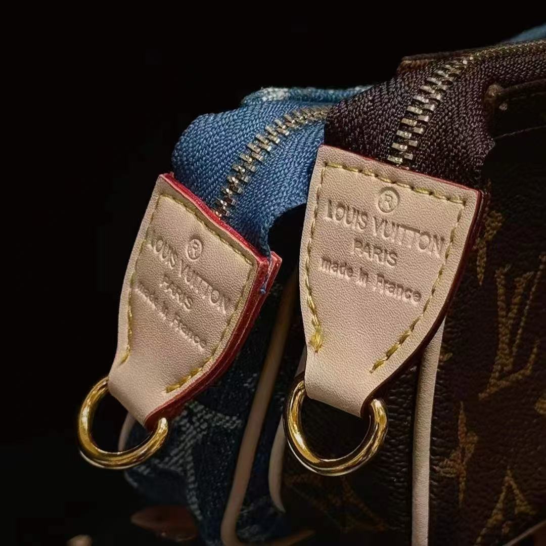 Borsa con catene modello jeans classico