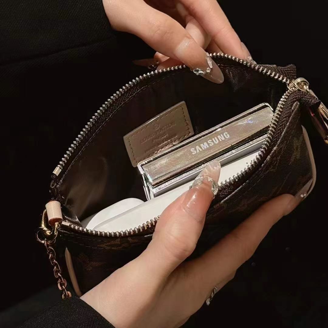Borsa con catene modello jeans classico