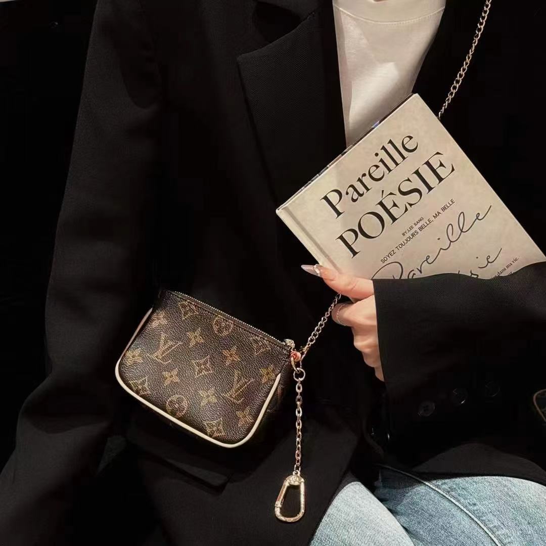 Borsa con catene modello jeans classico