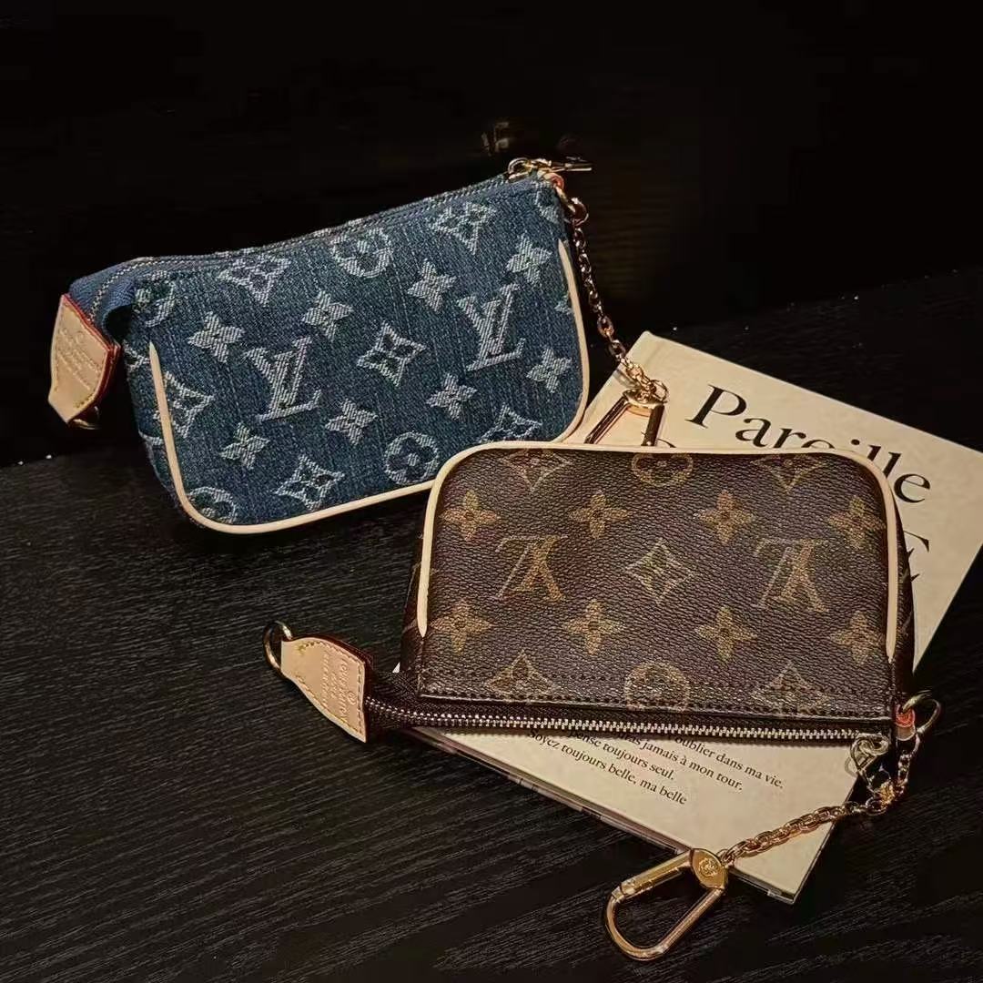 Borsa con catene modello jeans classico