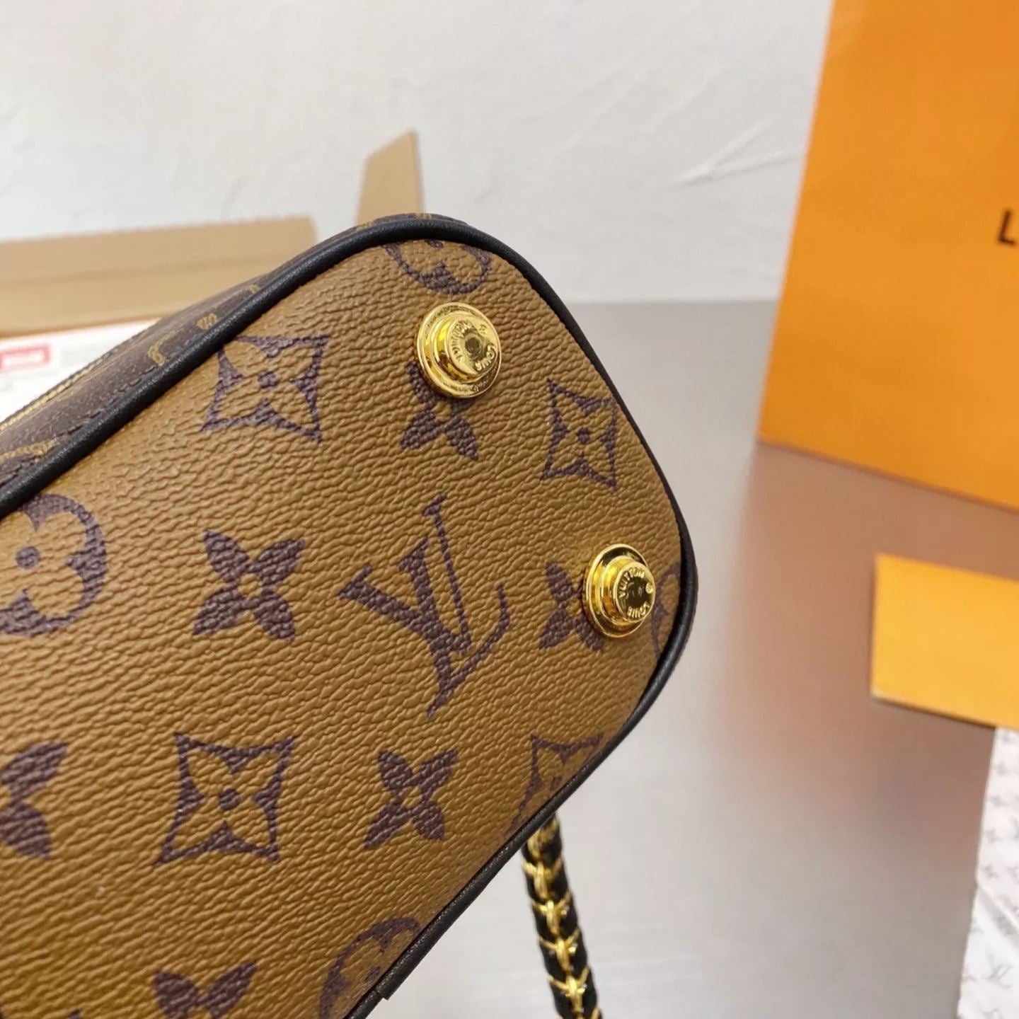 Borsa classica con catena marrone