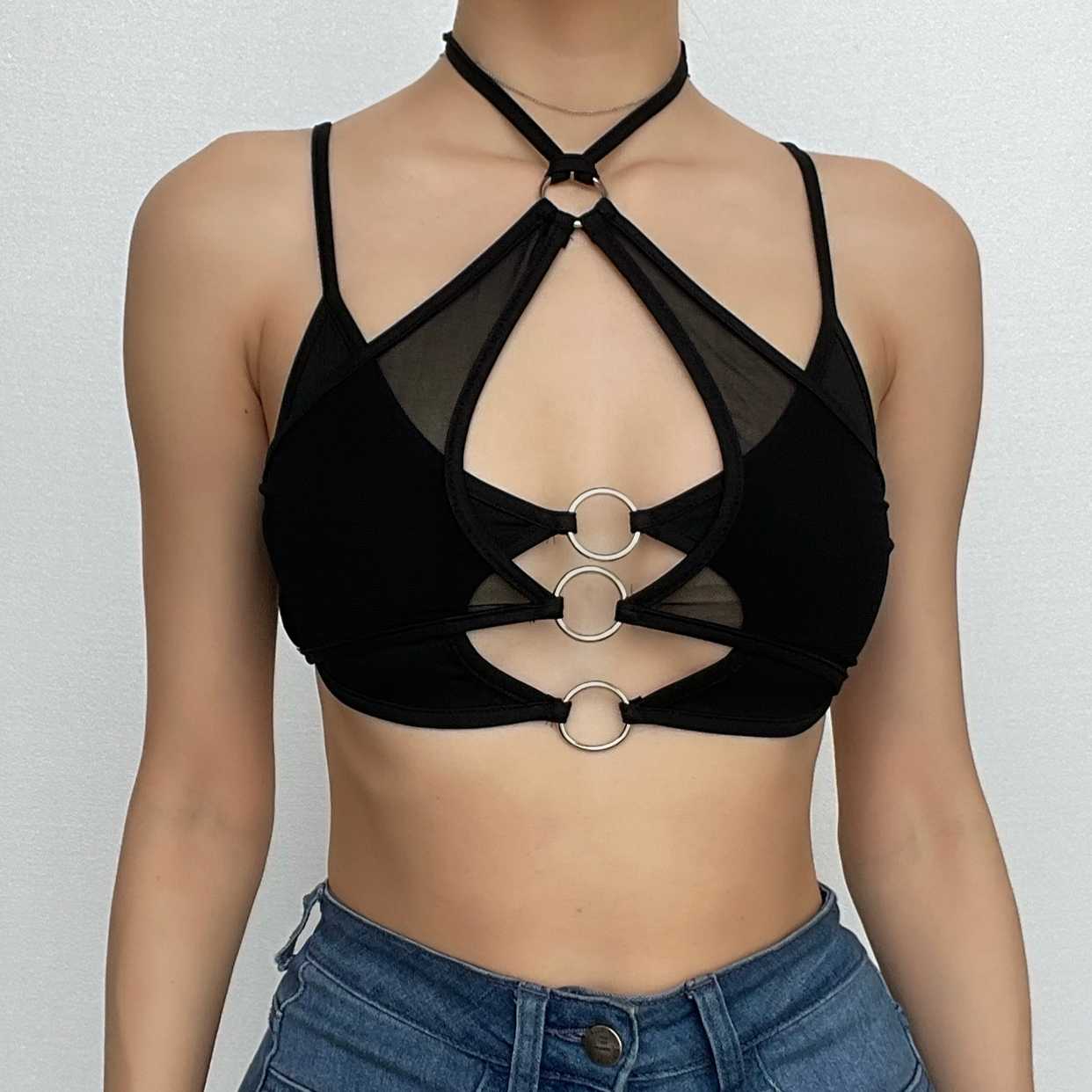 Top corto in rete con scollo a V, senza schienale, in patchwork e con anello a O