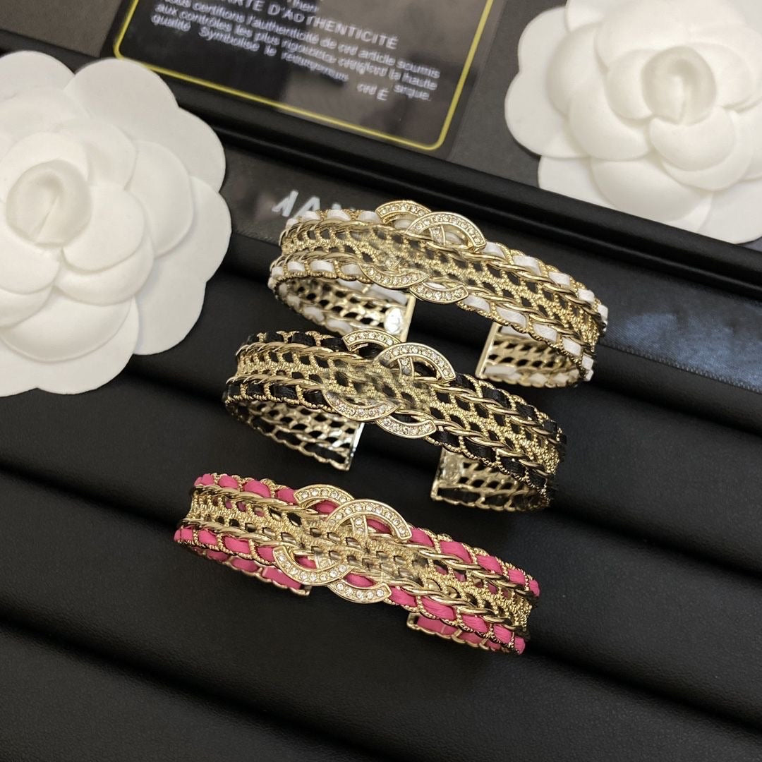 Bracciale con catena con ciondolo dorato