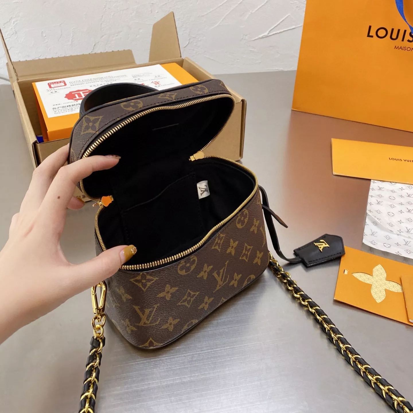 Borsa classica con catena marrone