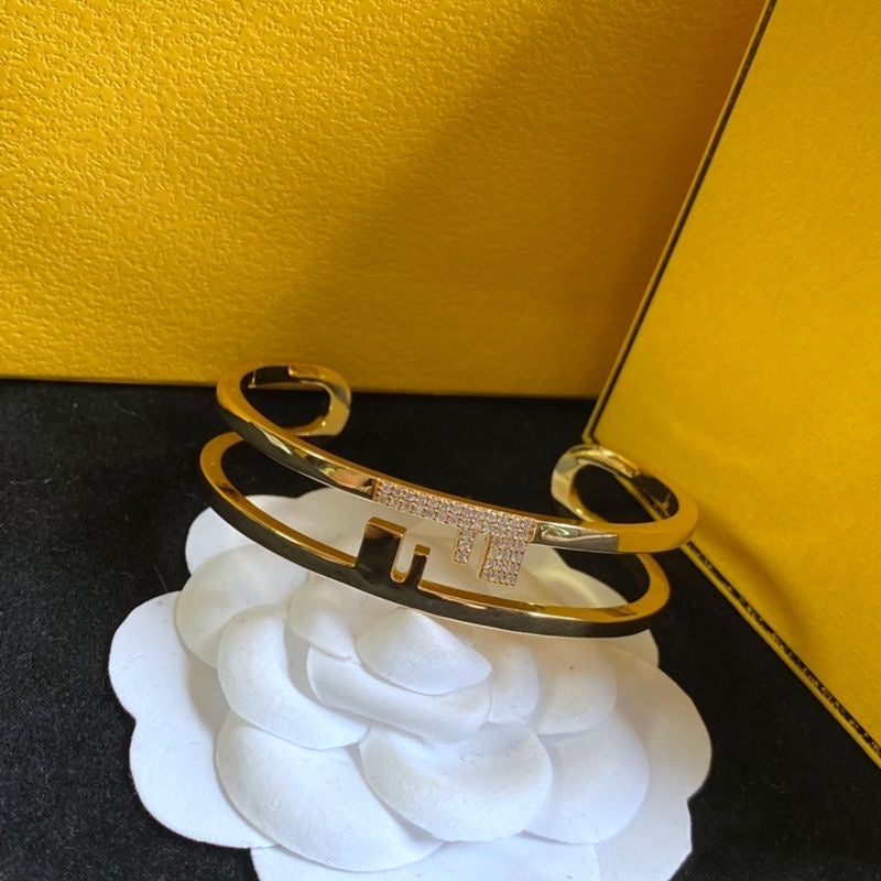 Bracciale a catena con lettere dorate