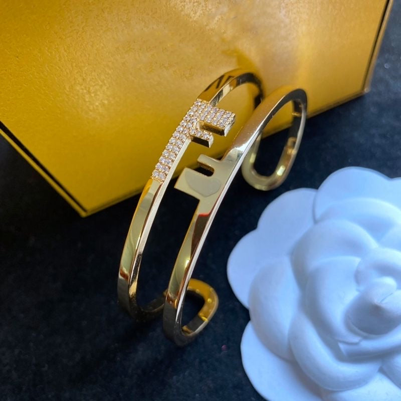 Bracciale a catena con lettere dorate