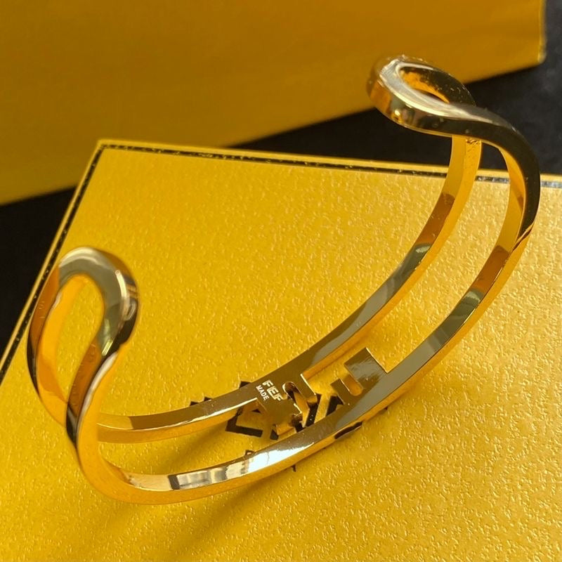 Bracciale a catena con lettere dorate