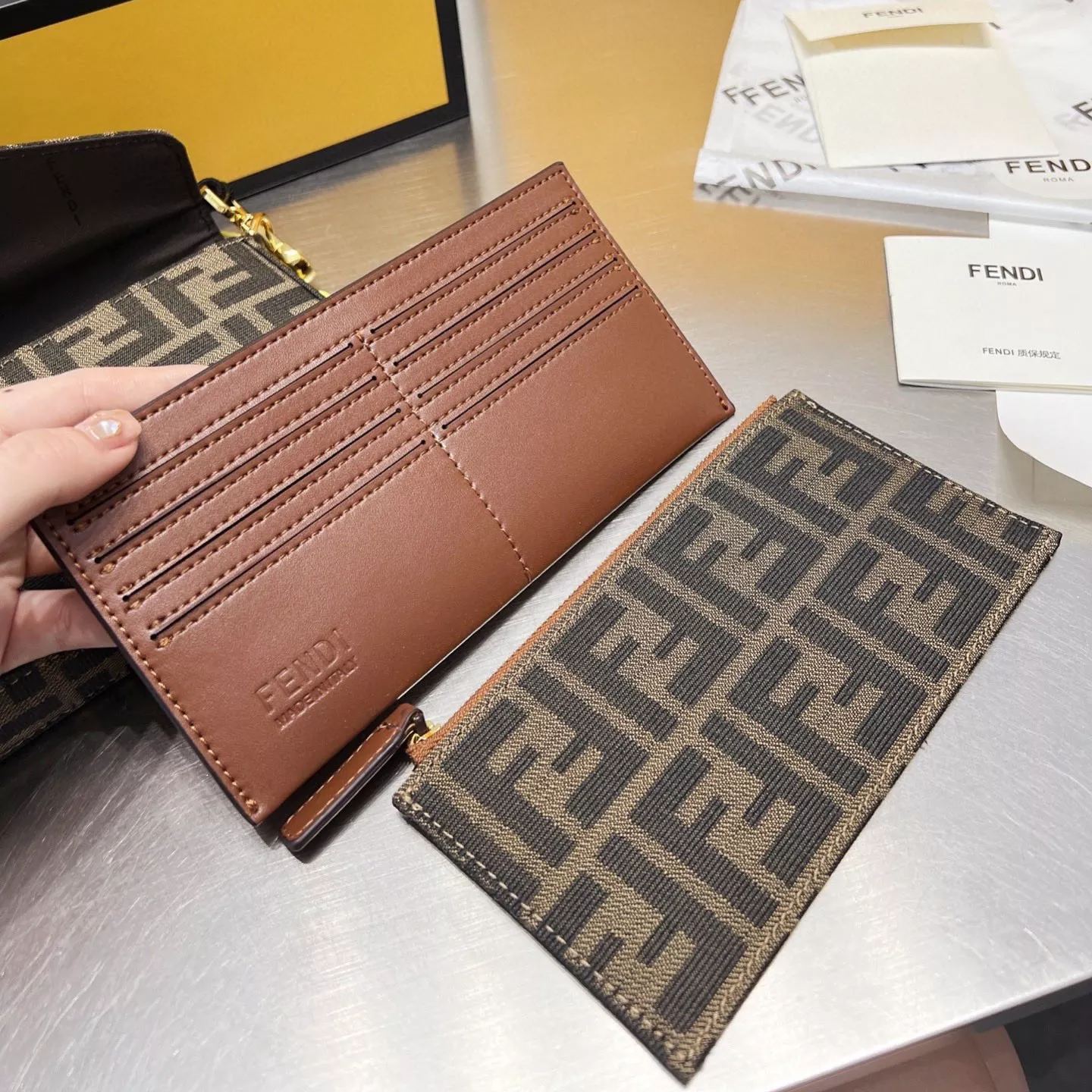 Borsa 3 in 1 versatile e alla moda con monogramma