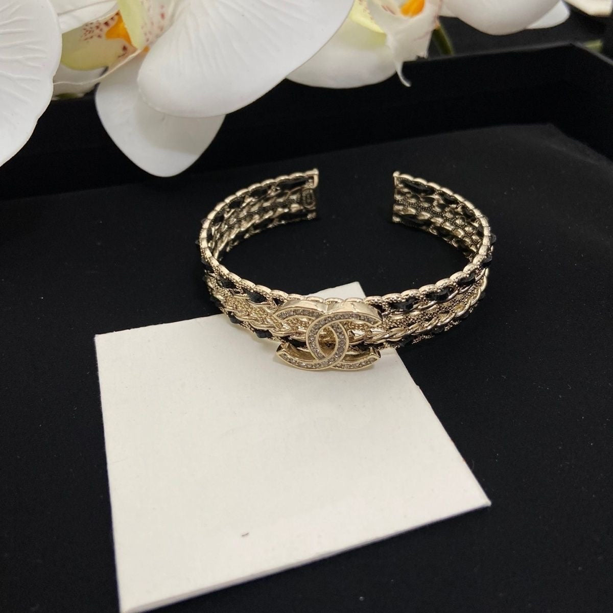 Bracciale con catena con ciondolo dorato