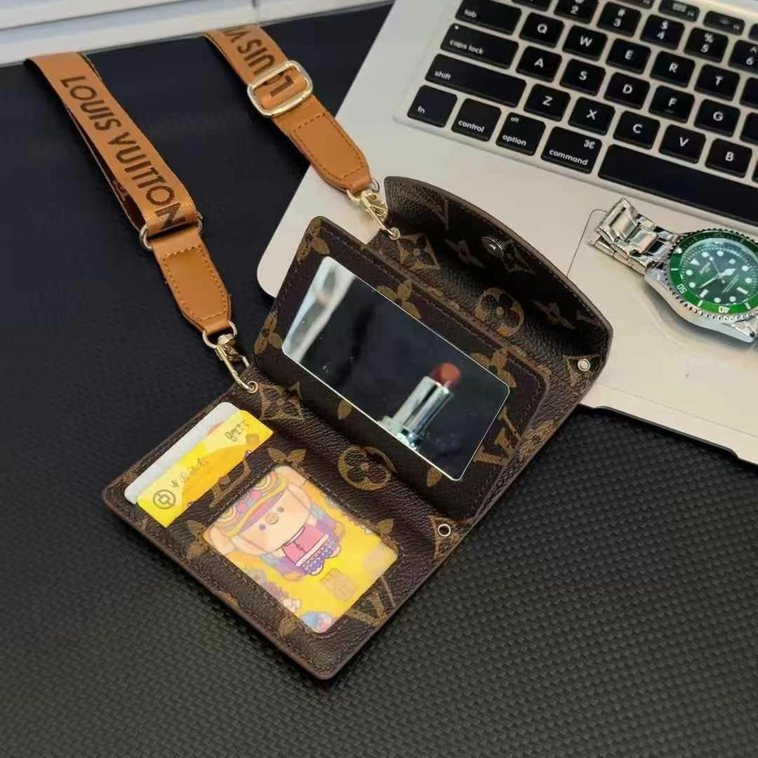 Porta carte a tracolla in pelle goffrata alla moda
