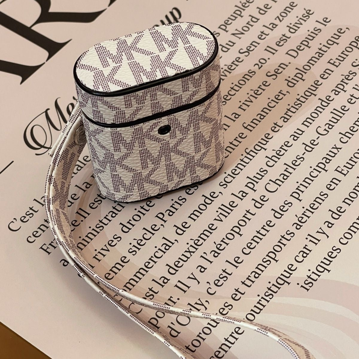 Custodia per AirPods quadrata alla moda