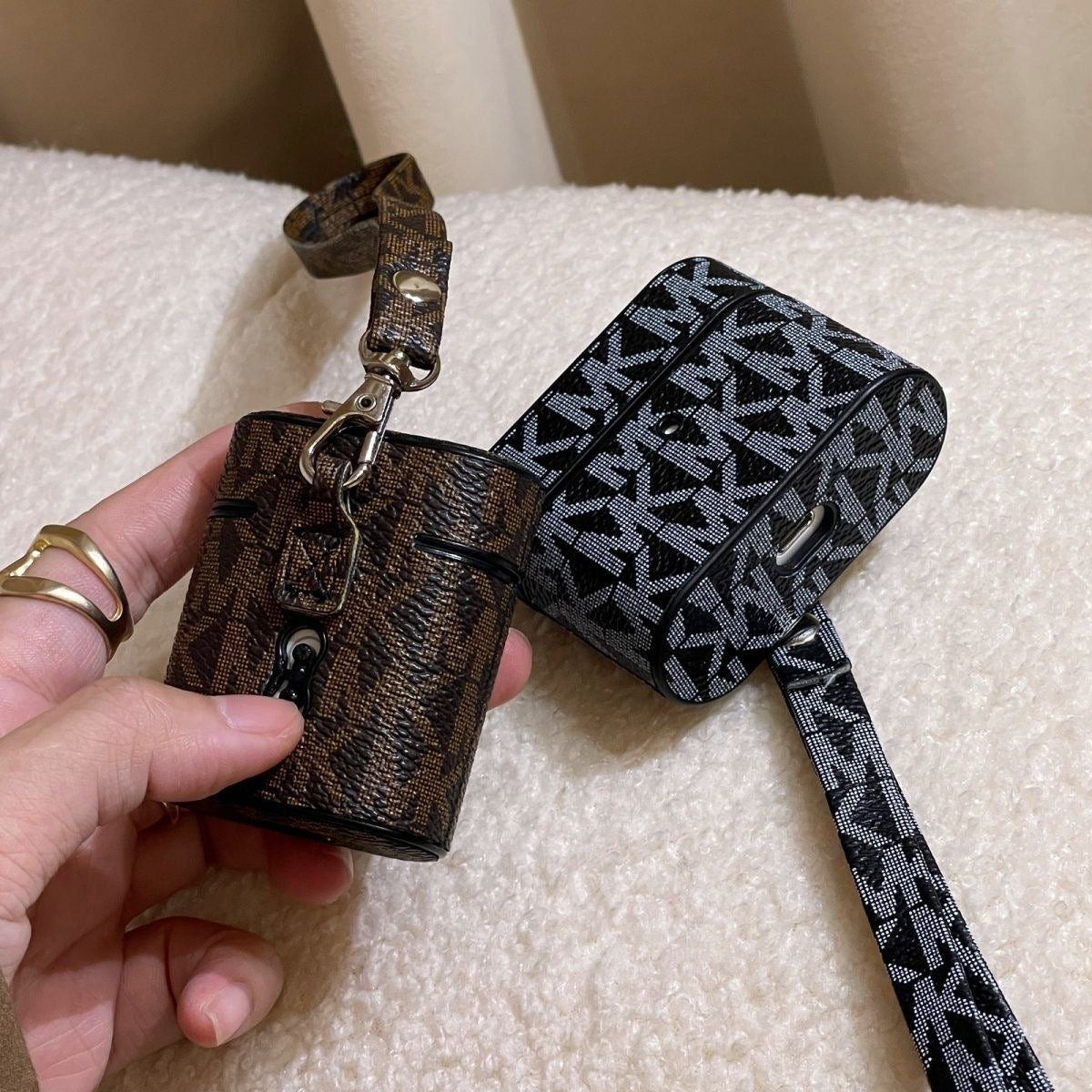 Custodia per AirPods quadrata alla moda