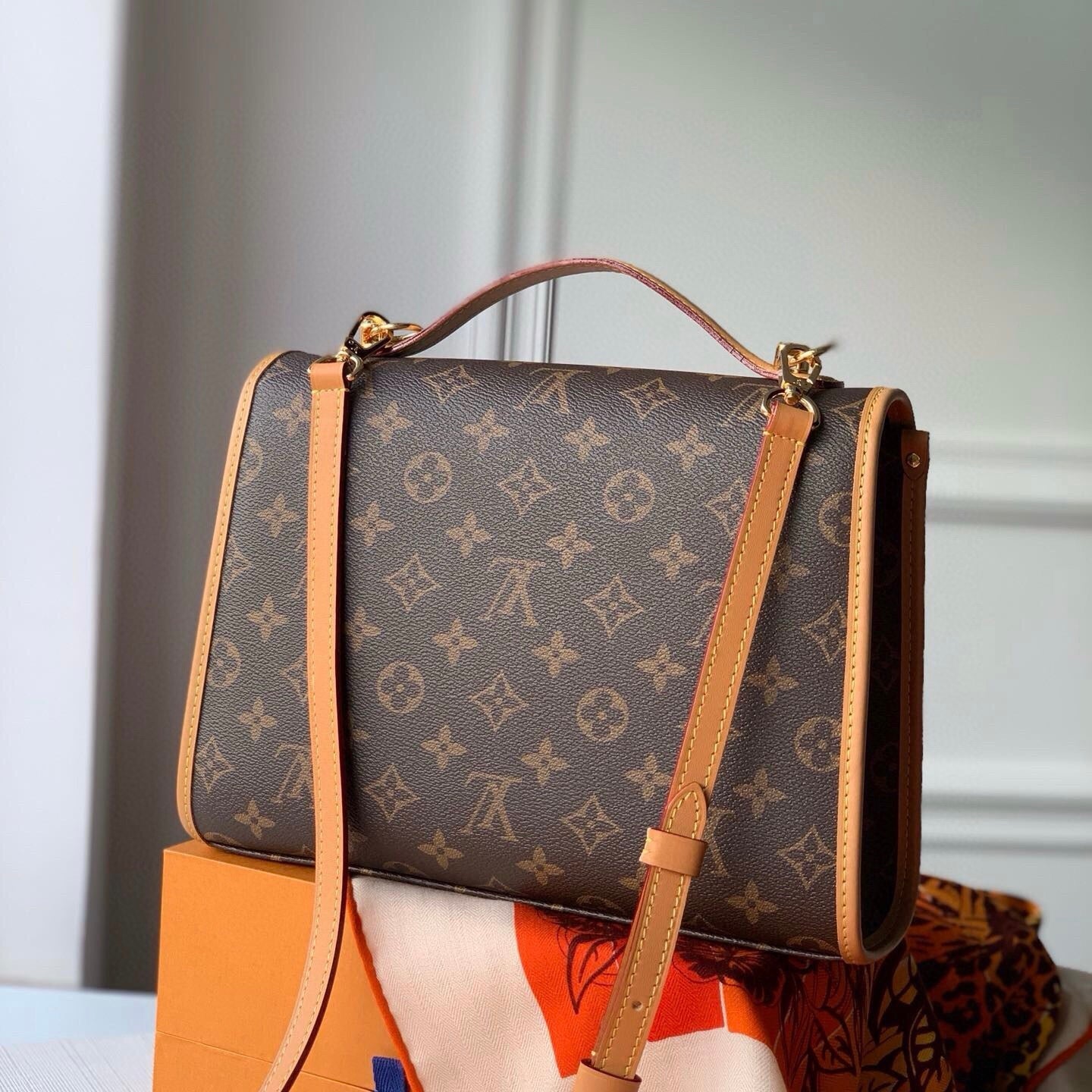 Borsa alla moda quadrata marrone