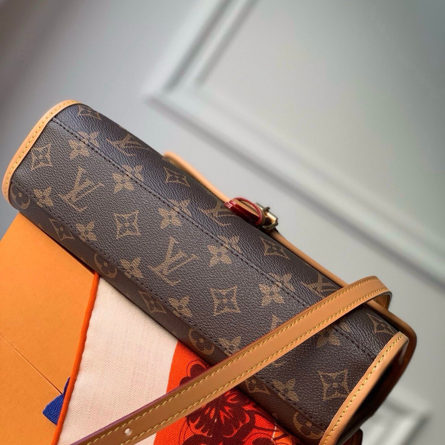 Borsa alla moda quadrata marrone