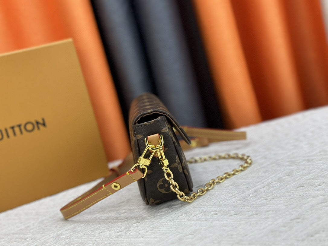 Borsa a catena goffrata marrone