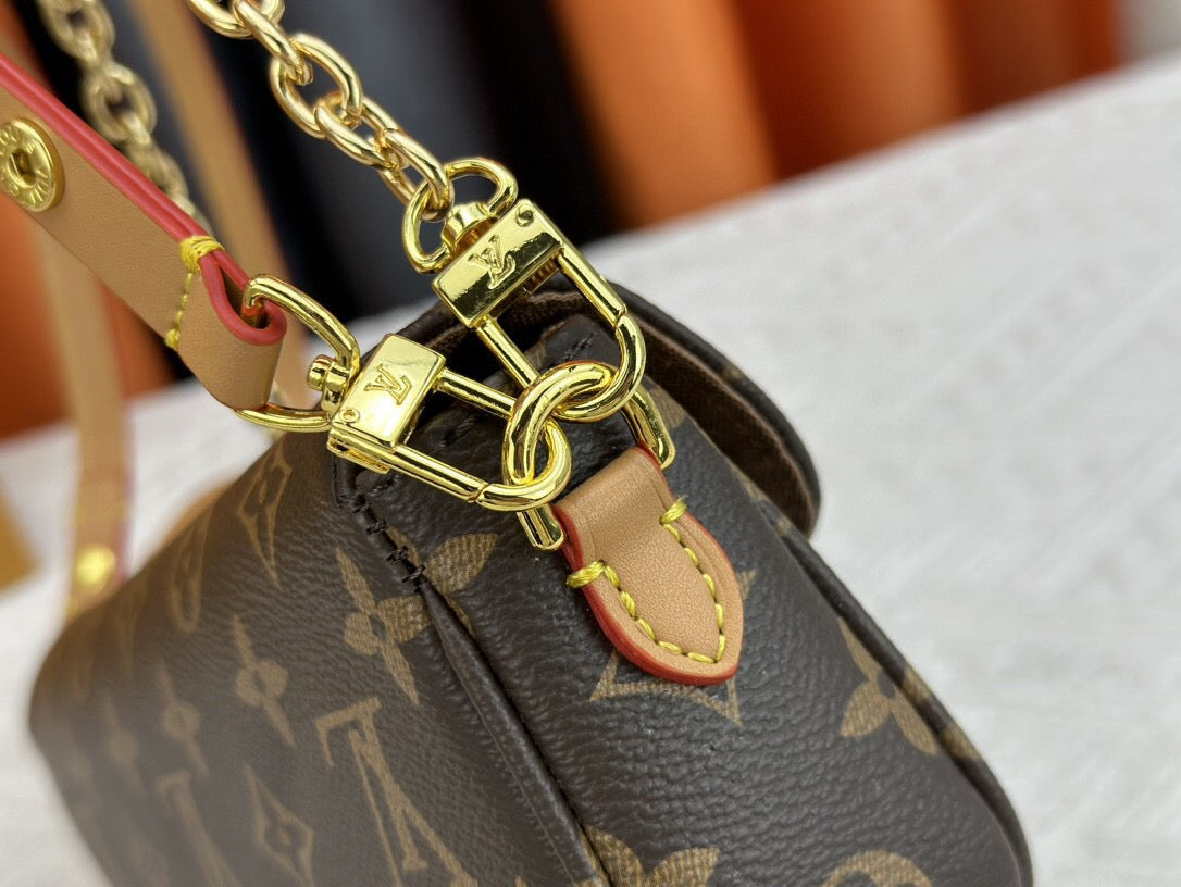 Borsa a catena goffrata marrone