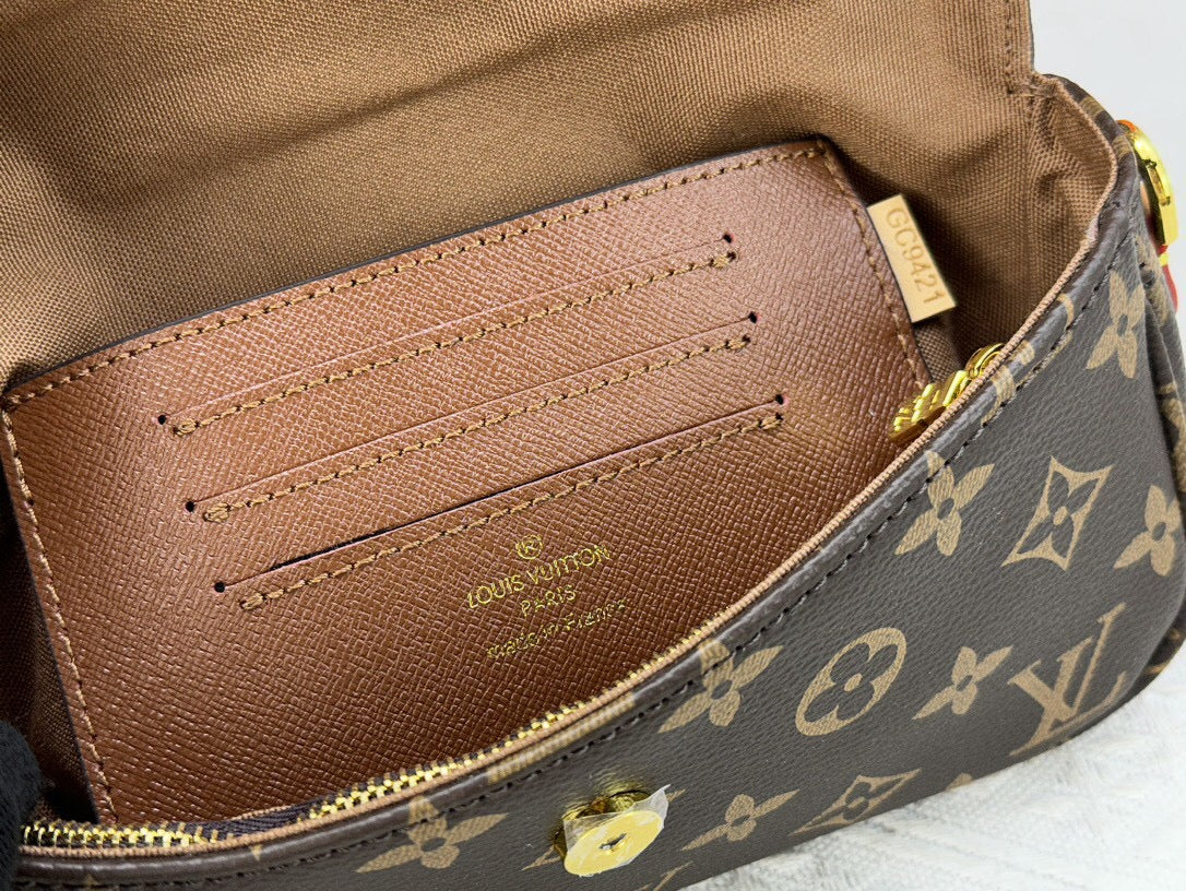 Borsa a catena goffrata marrone