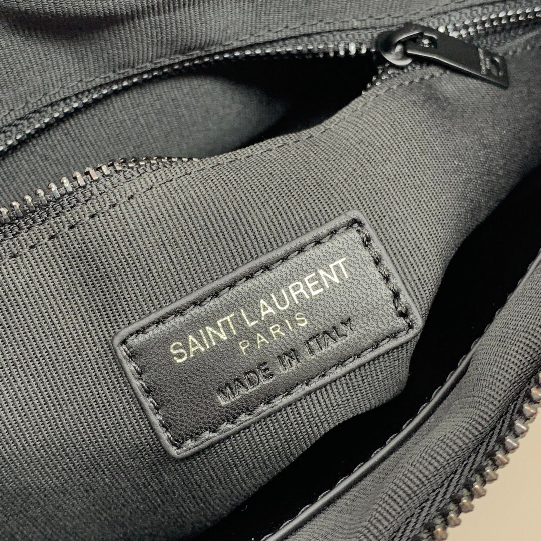 Bellissima borsa nera per telefono