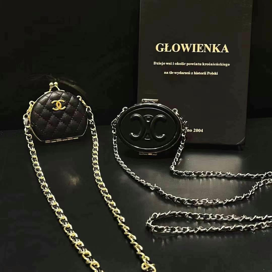 Mini borsa nera con catene