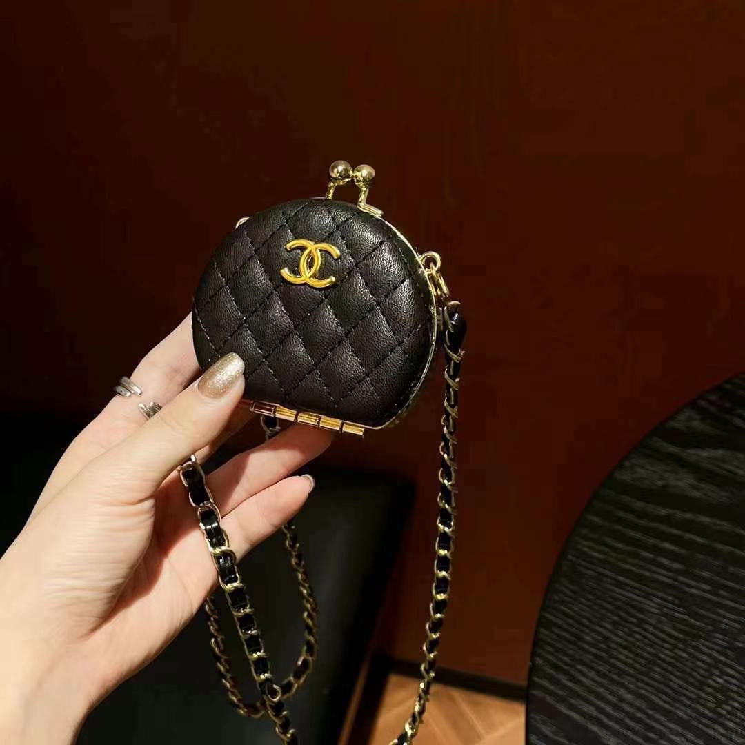 Mini borsa nera con catene
