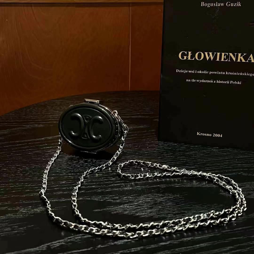 Mini borsa nera con catene