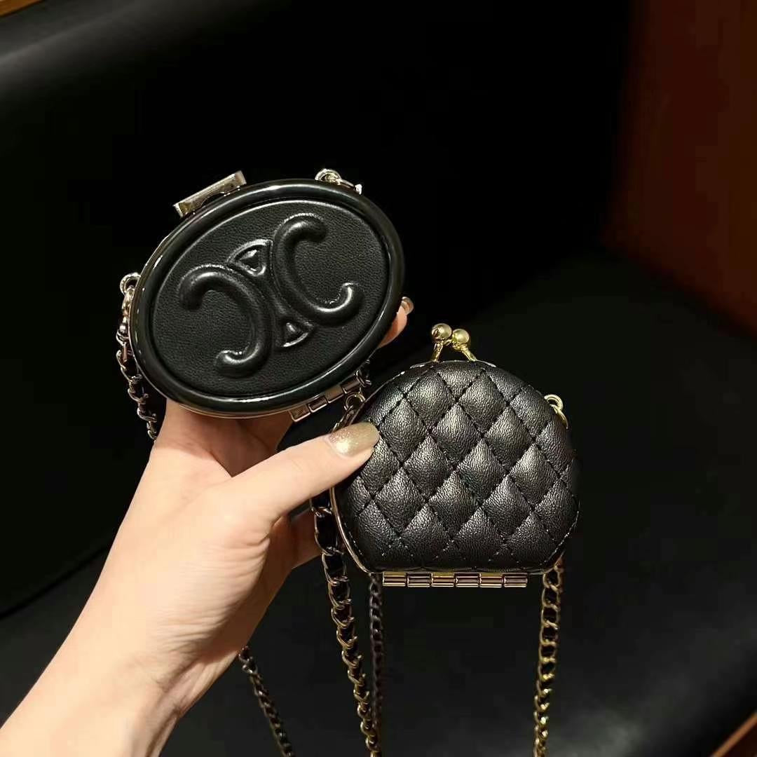 Mini borsa nera con catene