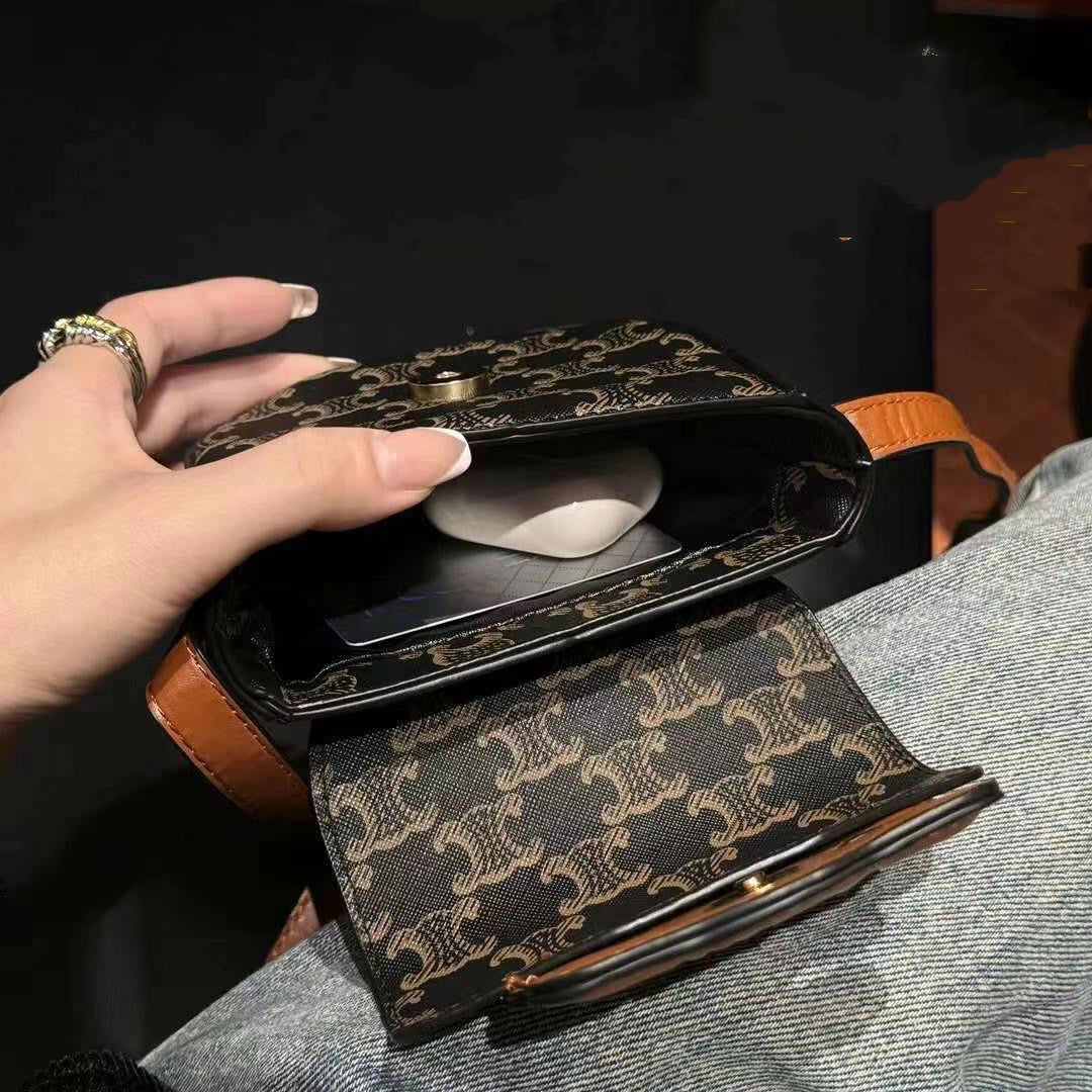 Mini borsa marrone alla moda