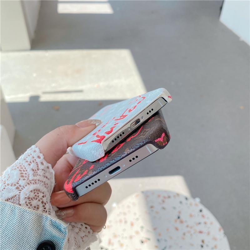 Custodia unica per iPhone con scritta "Love"