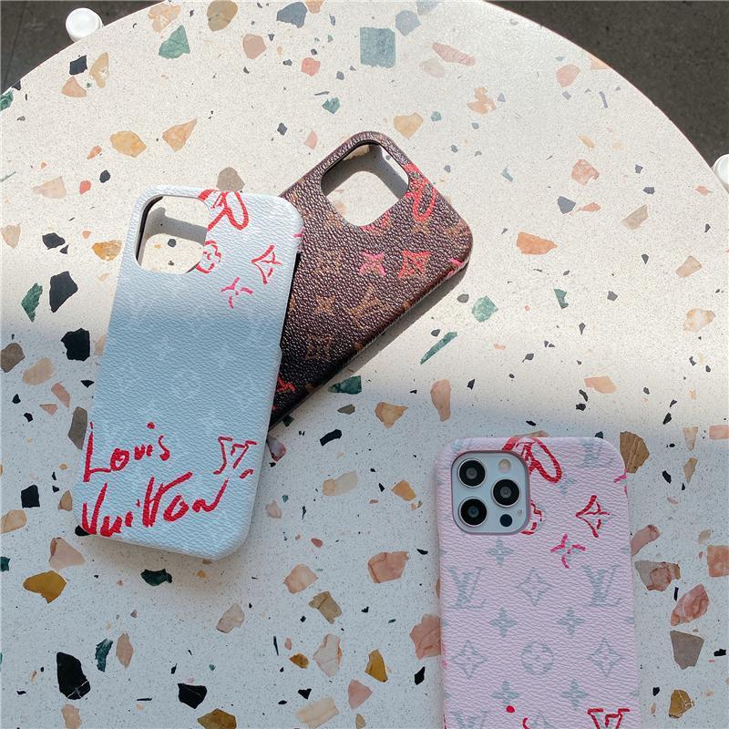 Custodia unica per iPhone con scritta "Love"