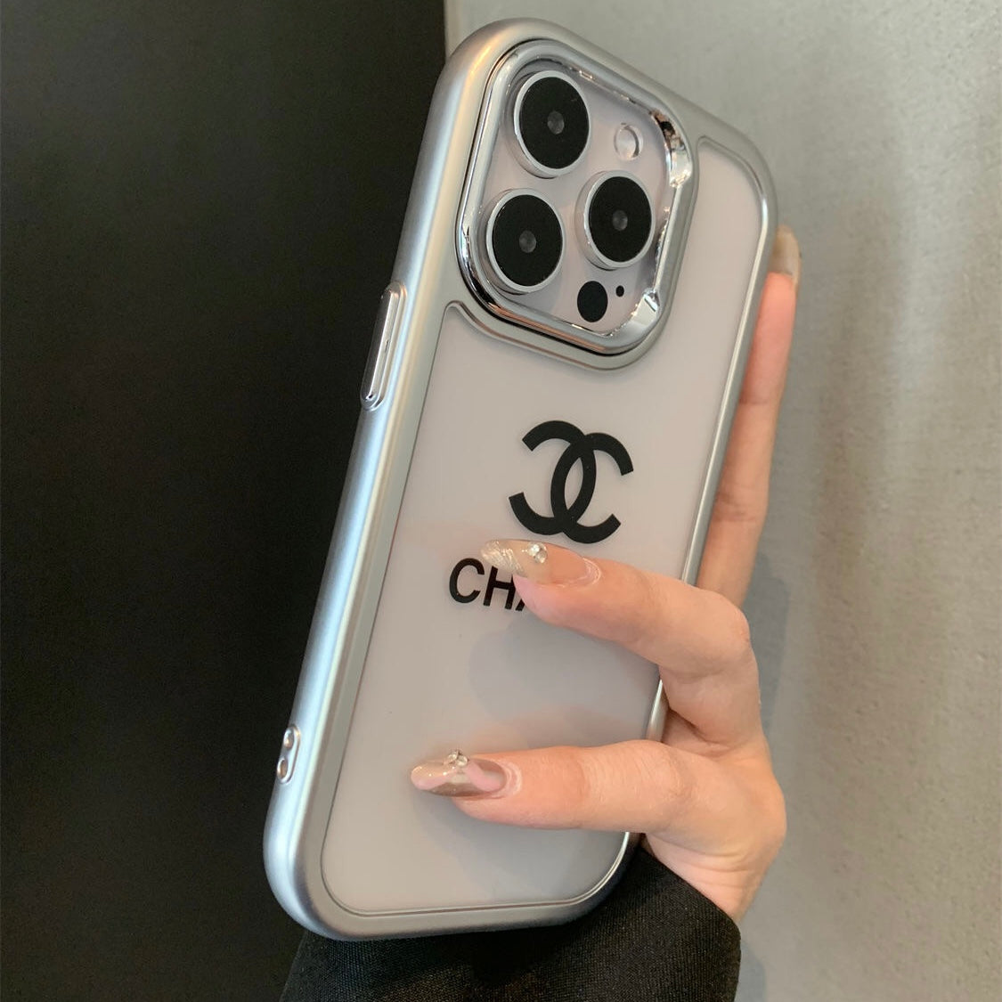 Custodia bianca alla moda per iPhone