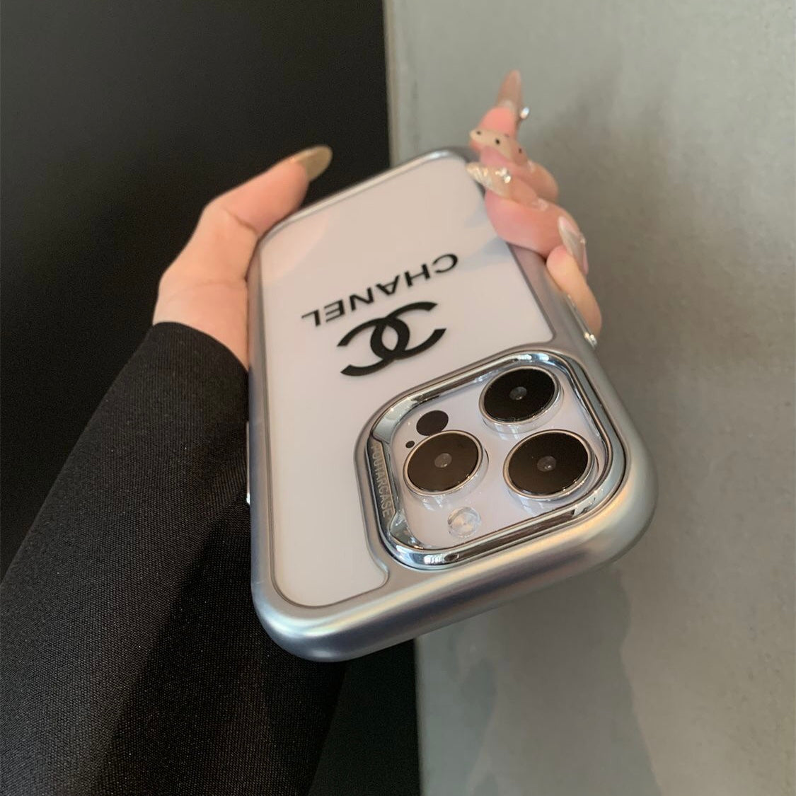 Custodia bianca alla moda per iPhone