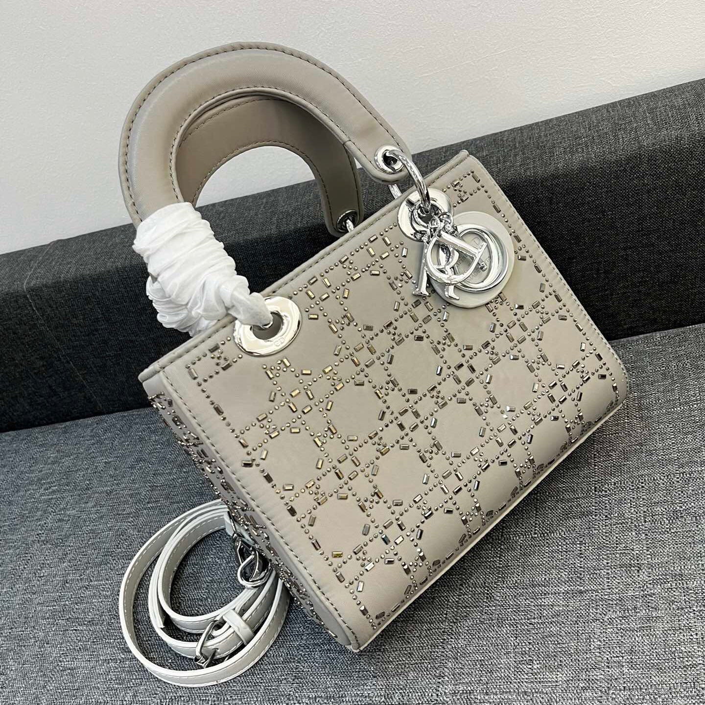 Borsa alla moda con perforazione a caldo