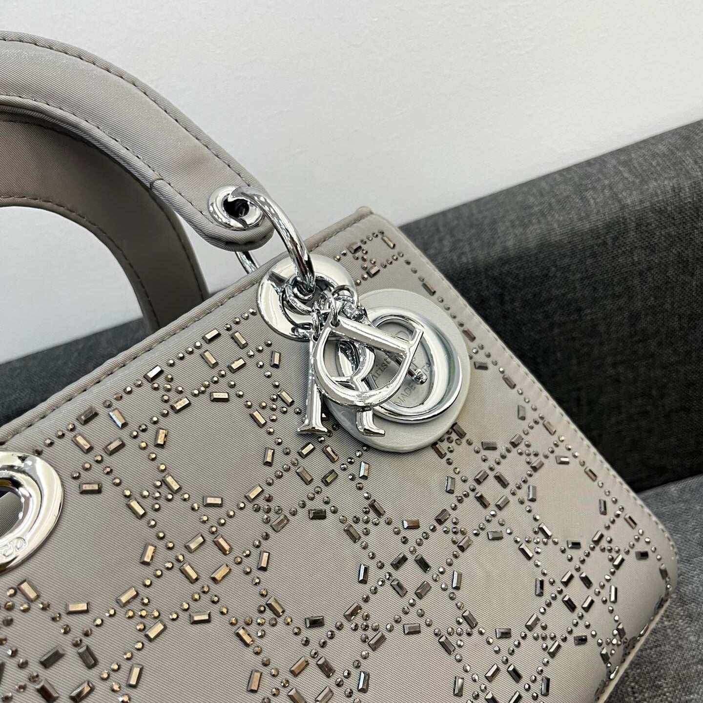 Borsa alla moda con perforazione a caldo