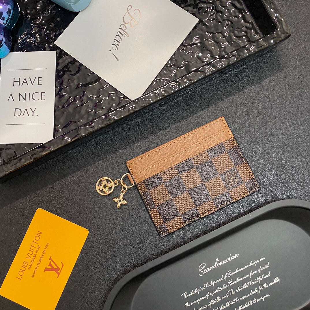 Portafoglio porta monete e carte con catena alla moda