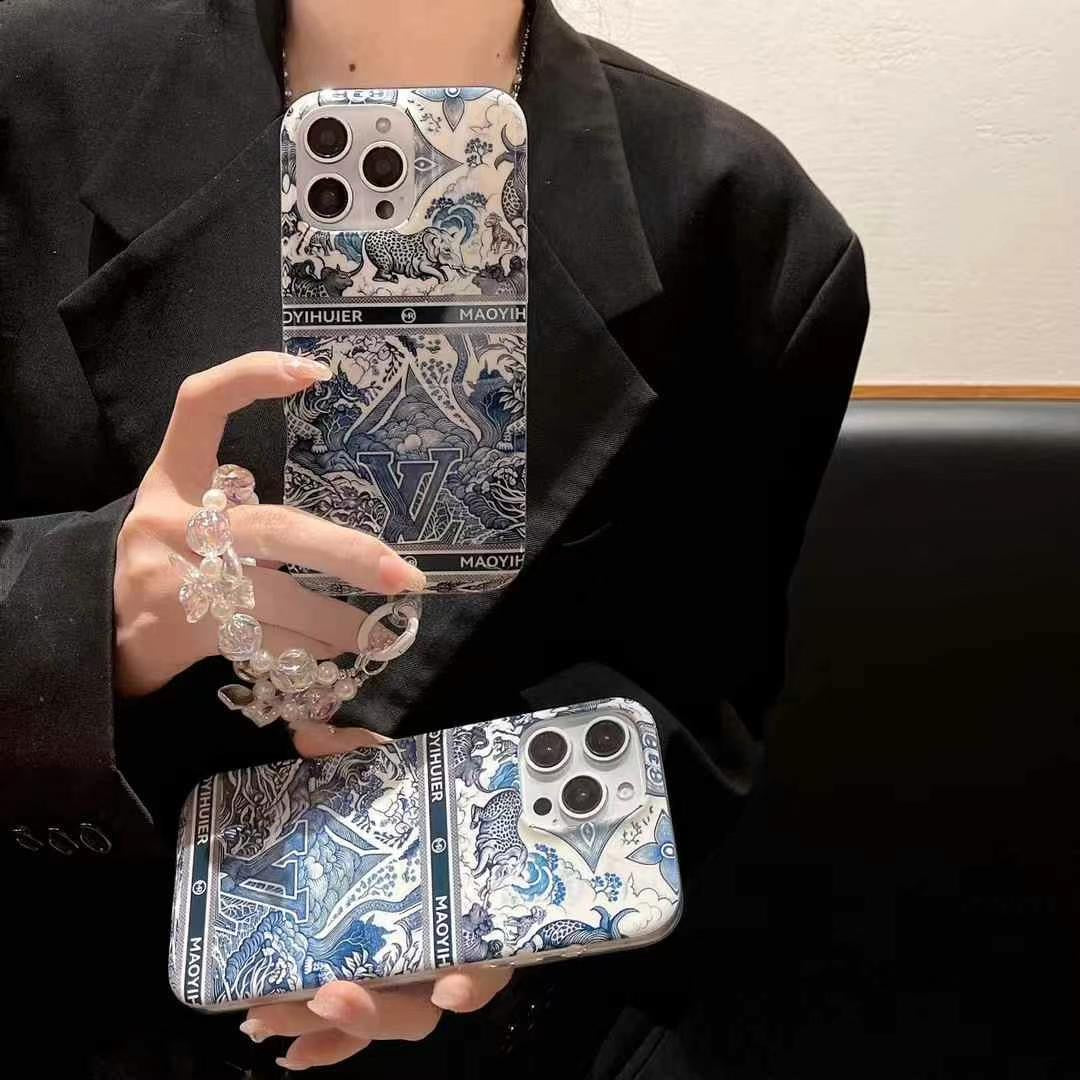 Custodia per telefono con catena blu trasparente per iPhone
