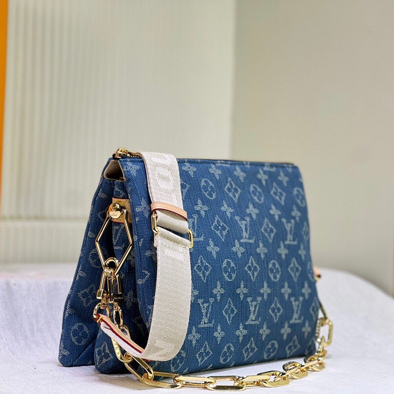 Borsa con ricamo blu