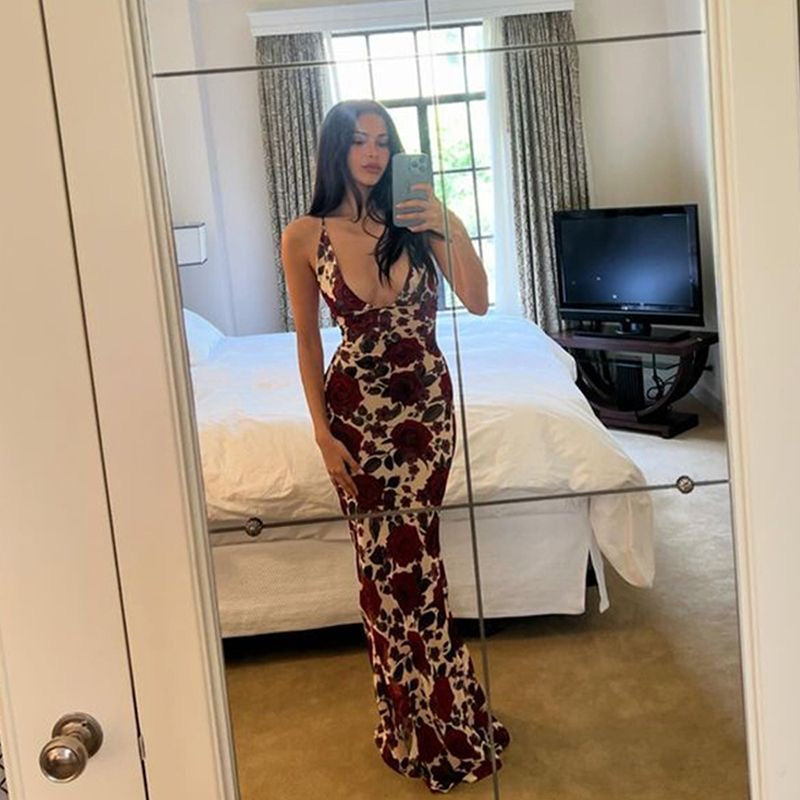 Vestito sexy da ragazza con fiori rossi