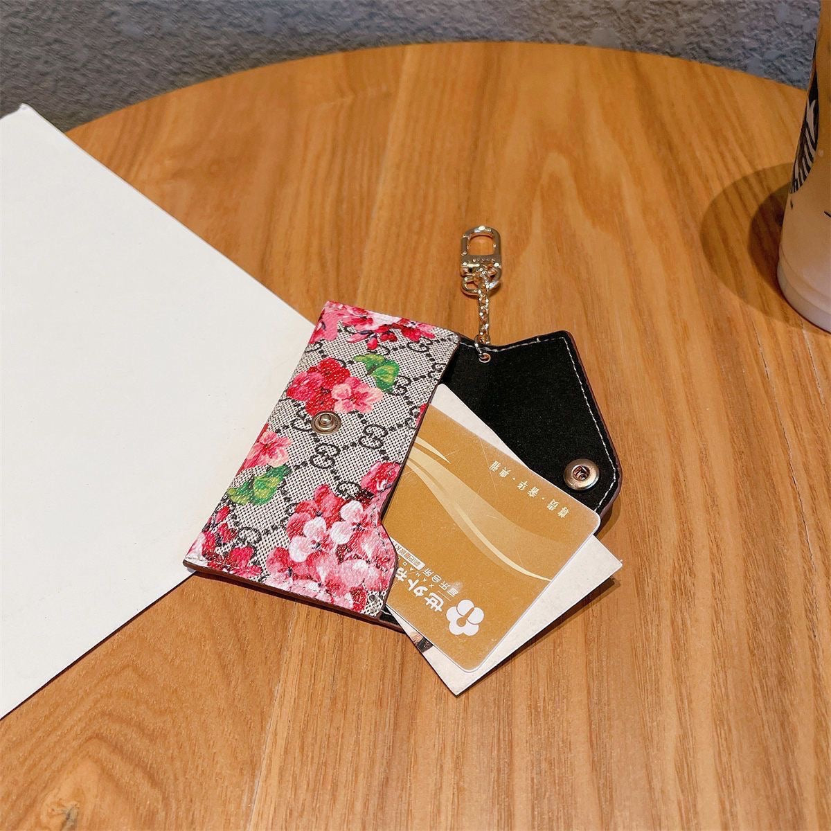 Portafoglio con stampa floreale
