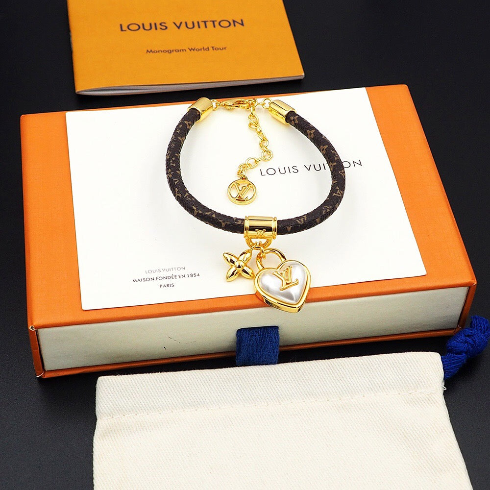Bracciale a catena in pelle con ciondolo Love