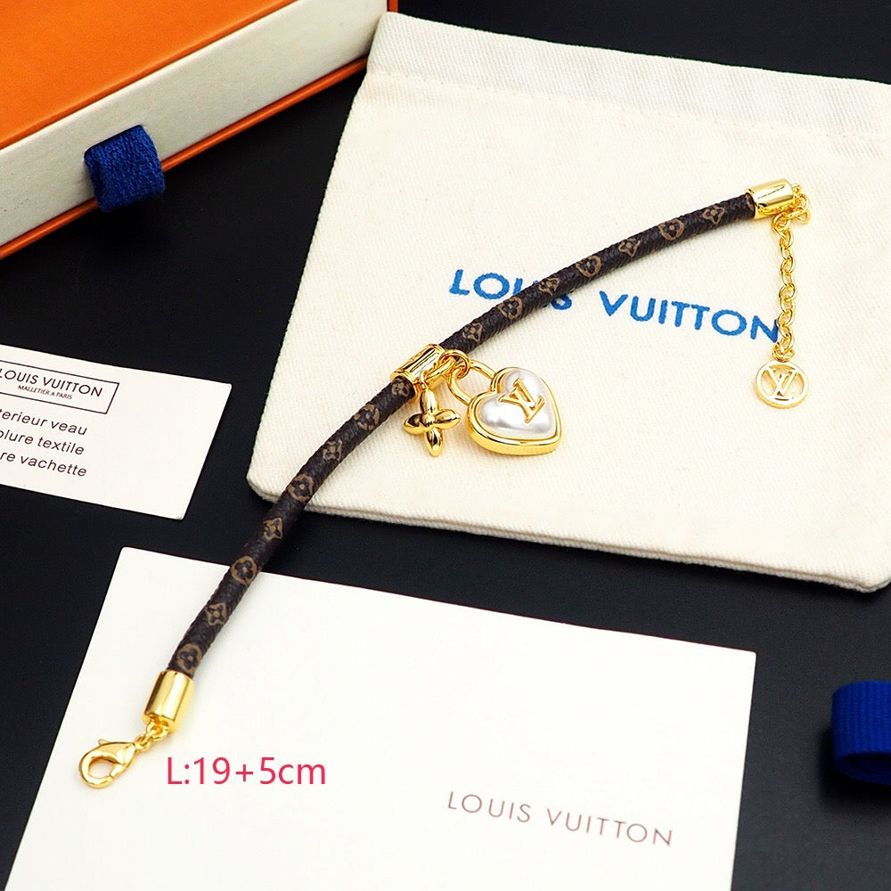 Bracciale a catena in pelle con ciondolo Love