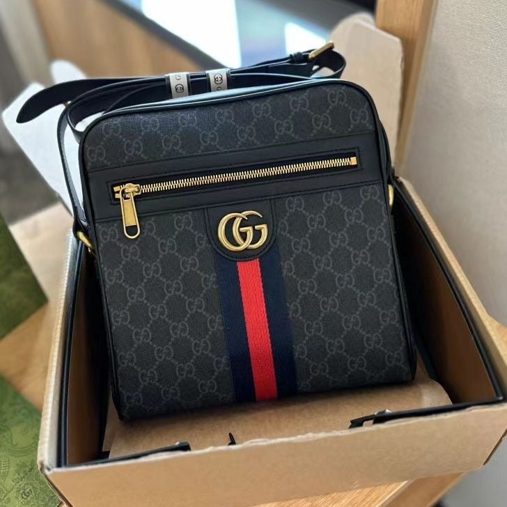 Borsa quadrata grigia alla moda